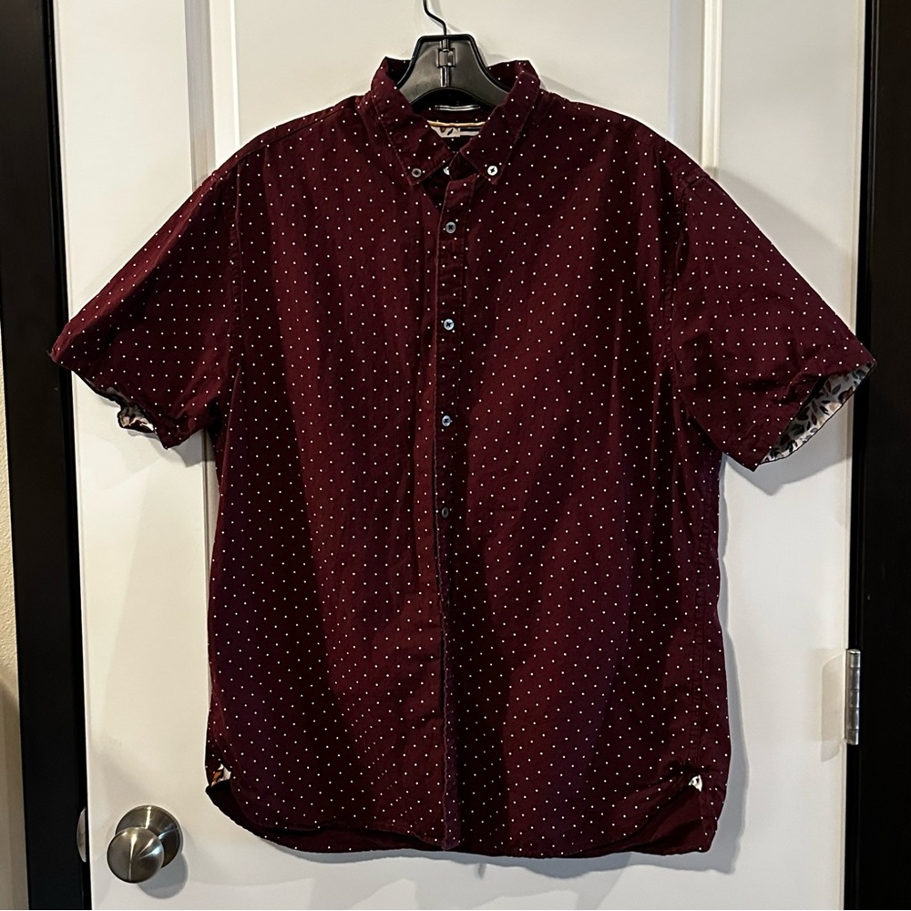 Cactus Man Men’s Burgundy Short Sleeve Button-Down Shirt w/ Polka Dots – Size XL
